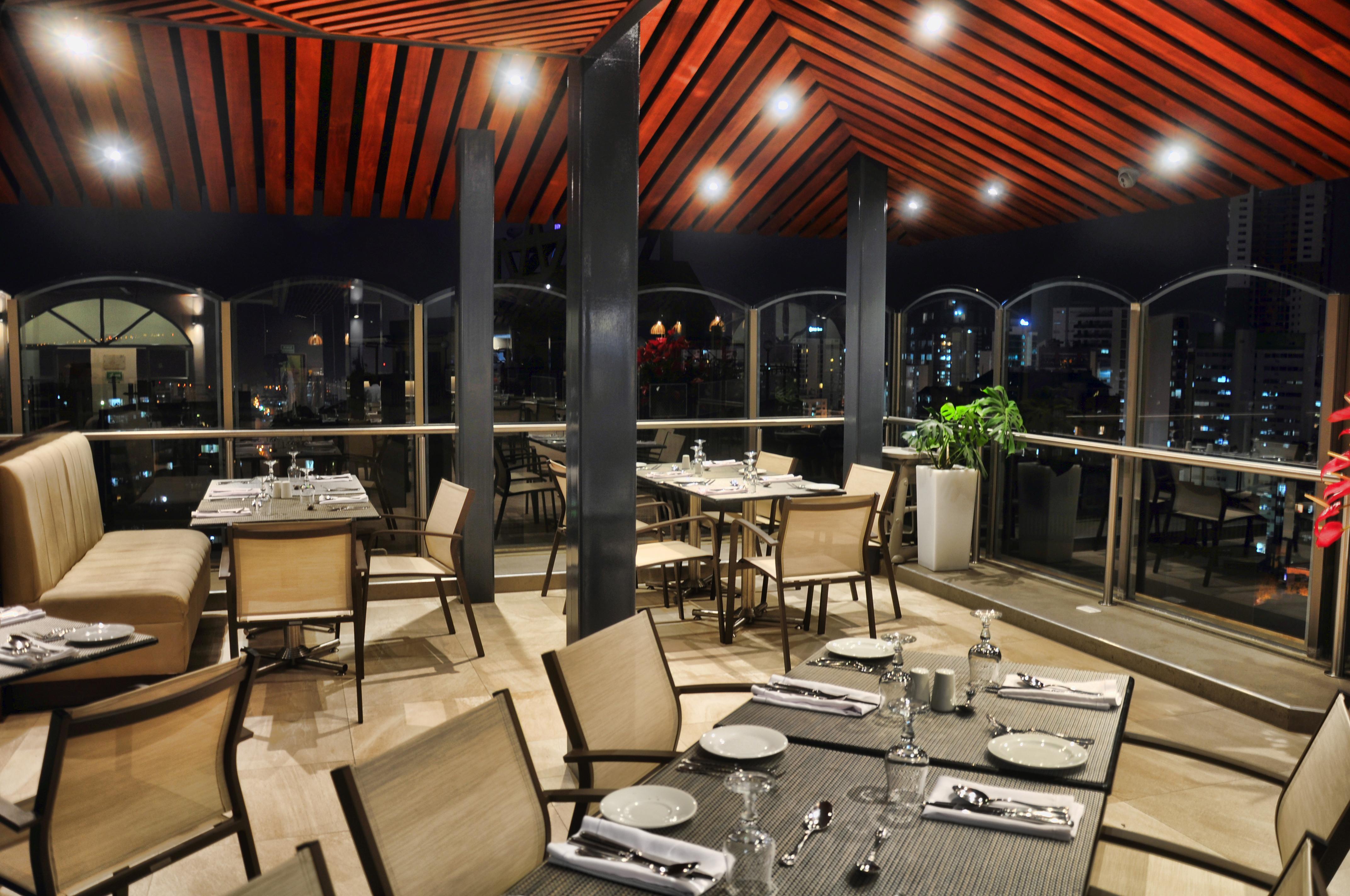 Hotel Dann Carlton Bucaramanga Exteriér fotografie The interior of the restaurant