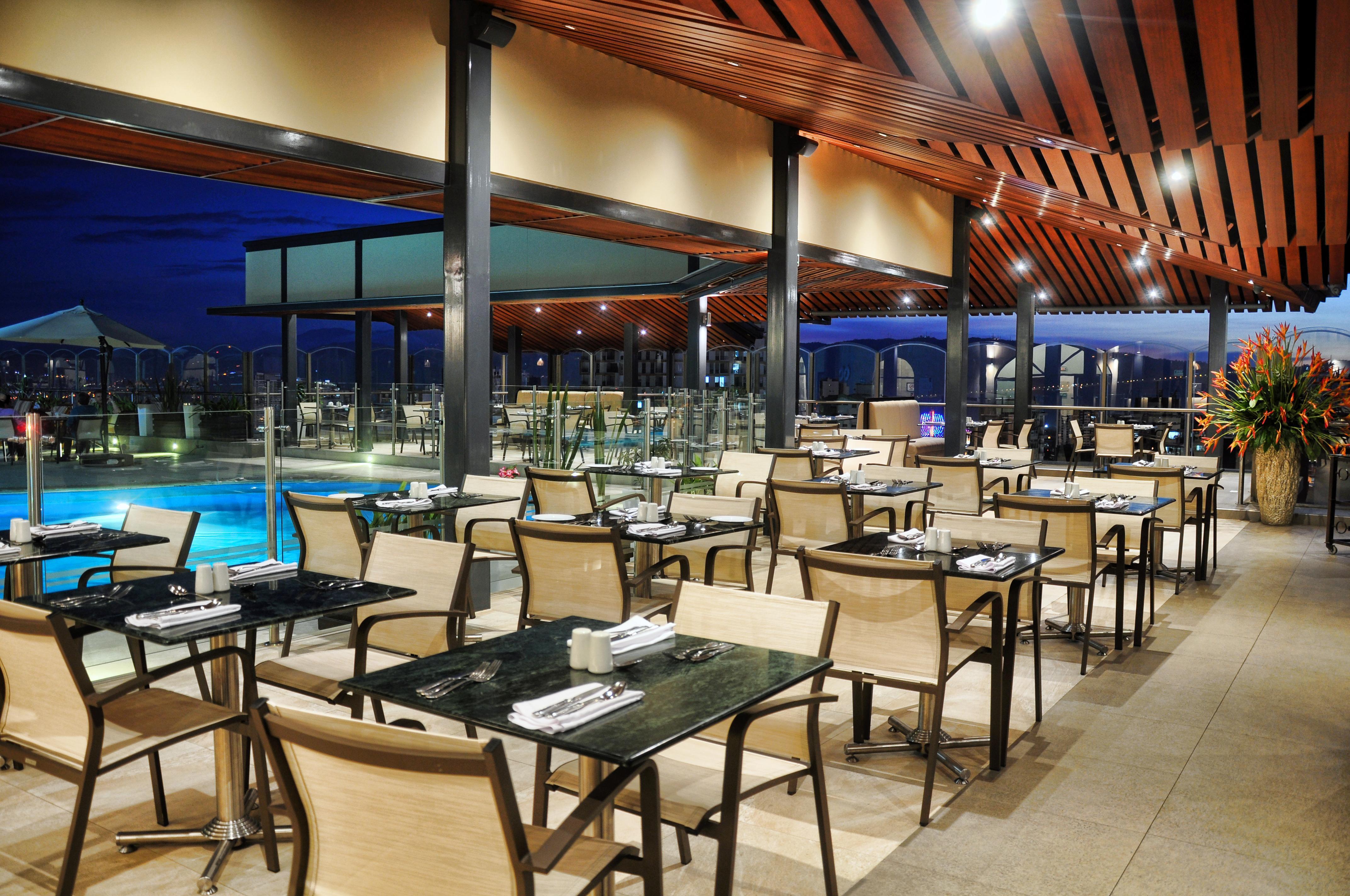 Hotel Dann Carlton Bucaramanga Exteriér fotografie The Pool Bar