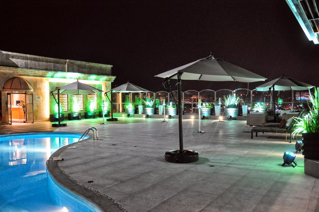 Hotel Dann Carlton Bucaramanga Exteriér fotografie The pool at the rooftop