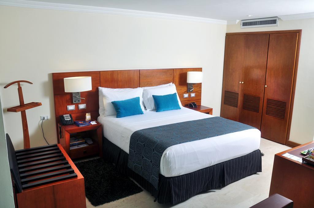 Hotel Dann Carlton Bucaramanga Exteriér fotografie A room at the hotel