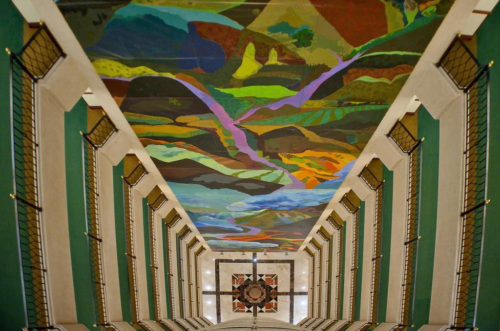 Hotel Dann Carlton Bucaramanga Exteriér fotografie The ceiling of the staircase