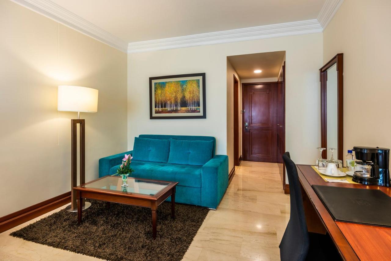 Hotel Dann Carlton Bucaramanga Exteriér fotografie A room at the hotel